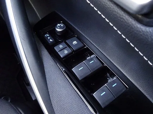 カローラ　ツーリング　ハイブリッド（トヨタ）の車両写真