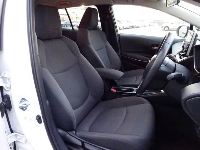 カローラ　ツーリング　ハイブリッド（トヨタ）の車両写真