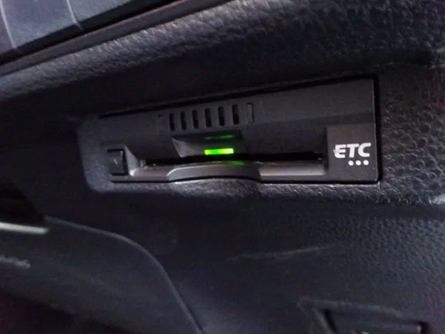 カローラ　ツーリング　ハイブリッド（トヨタ）の車両写真