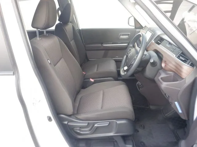 フリードプラス ハイブリッド 4WD(ホンダ)の車両写真