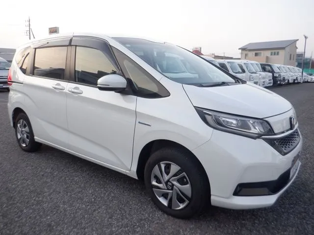 フリードプラス ハイブリッド 4WD(ホンダ)の車両写真