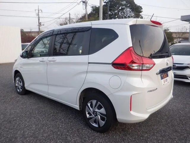フリードプラス ハイブリッド 4WD(ホンダ)の車両写真