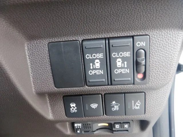 フリードプラス ハイブリッド 4WD(ホンダ)の車両写真