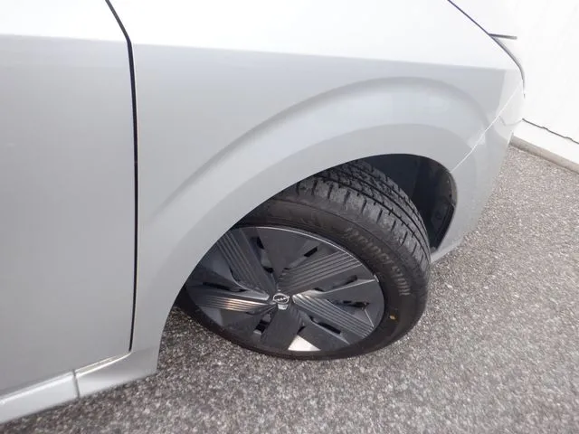 ニッサン ノート 4WD