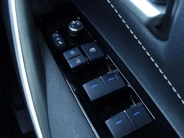 トヨタ　カローラ　ツーリング　ハイブリッド