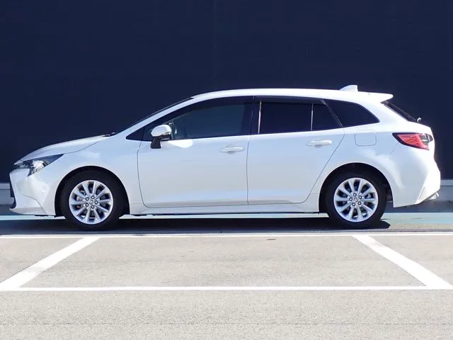 トヨタ　カローラ　ツーリング　ハイブリッド