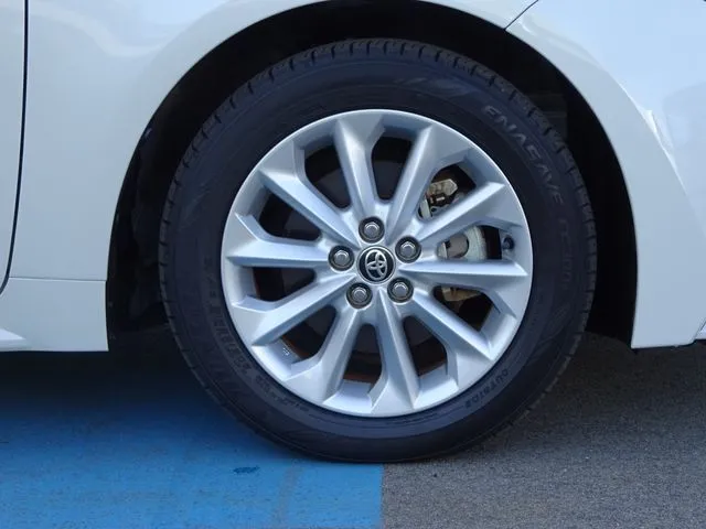 トヨタ　カローラ　ツーリング　ハイブリッド