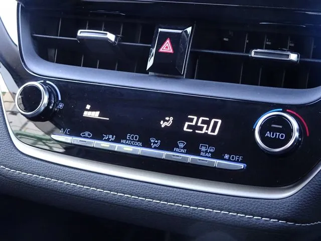 トヨタ　カローラ　ツーリング　ハイブリッド