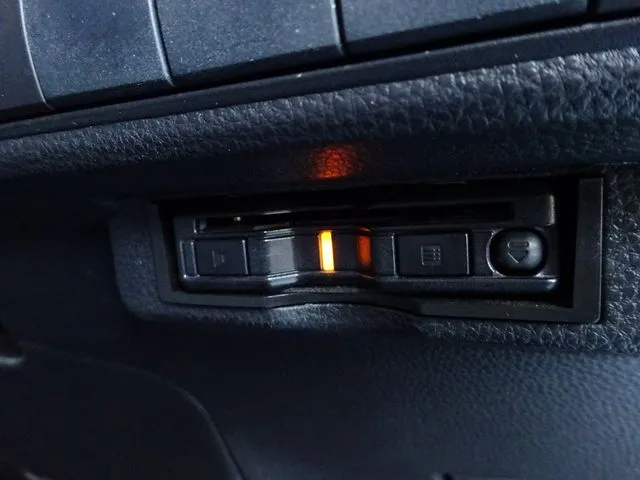 トヨタ　カローラ　ツーリング　ハイブリッド