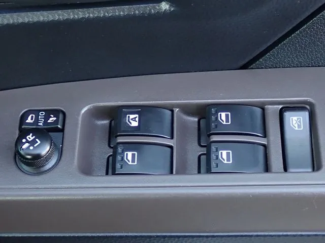 トール　４ＷＤ（ダイハツ）の車両写真