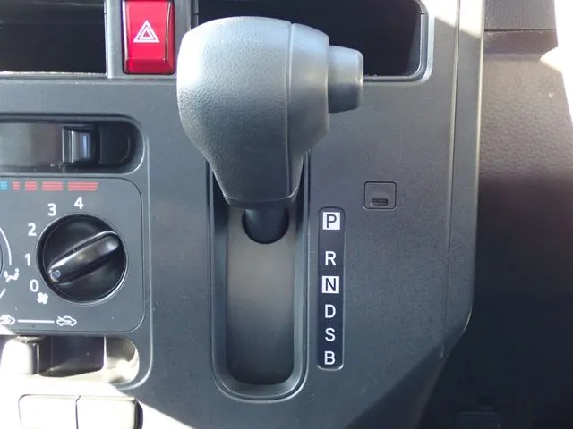 トール　４ＷＤ（ダイハツ）の車両写真