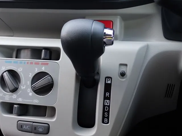 ミラ　イース（ダイハツ）の車両写真