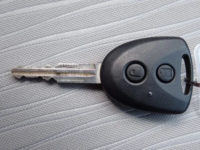 ミラ　イース（ダイハツ）の車両写真