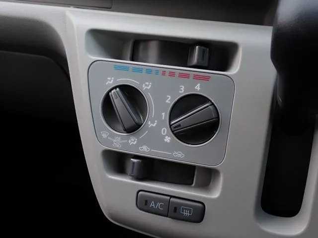 ミラ　イース（ダイハツ）の車両写真