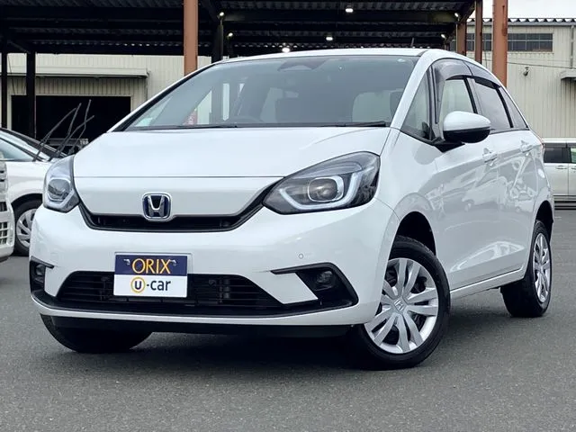ホンダ　フィット　ｅ：ＨＥＶ　４ＷＤ