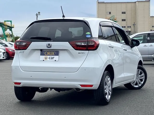 ホンダ　フィット　ｅ：ＨＥＶ　４ＷＤ