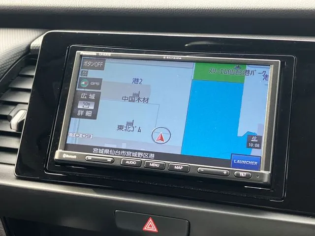 ホンダ　フィット　ｅ：ＨＥＶ　４ＷＤ