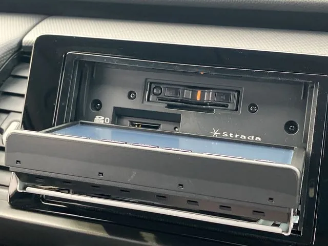 ホンダ　フィット　ｅ：ＨＥＶ　４ＷＤ