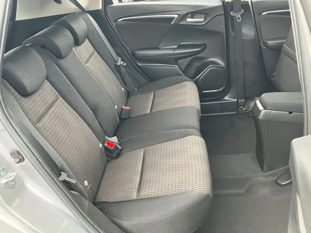 ホンダ　フィット　ハイブリッド　４ＷＤ