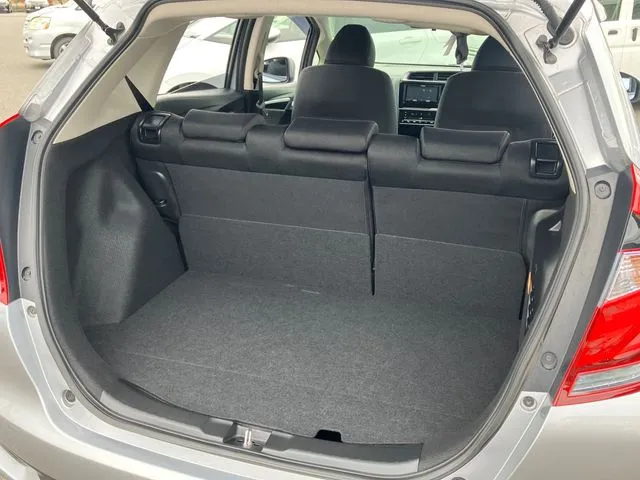 ホンダ　フィット　ハイブリッド　４ＷＤ