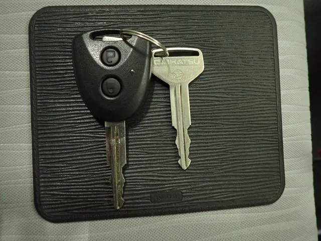 ダイハツ　ミラ　イース