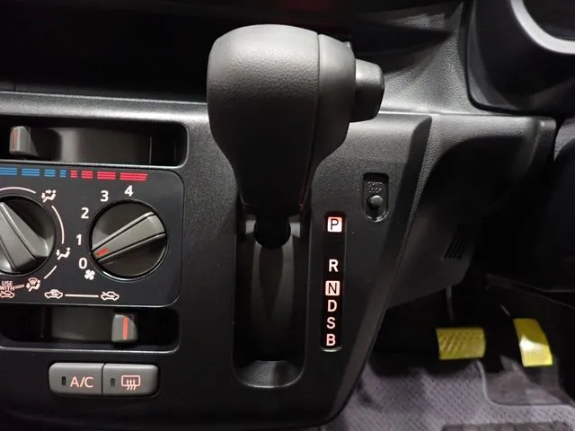 ダイハツ　ミラ　イース