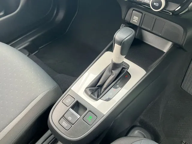 ホンダ　フィット　４ＷＤ