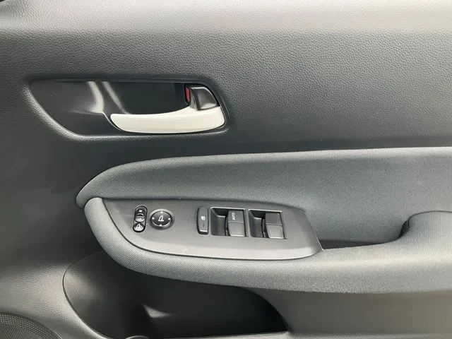 ホンダ　フィット　４ＷＤ