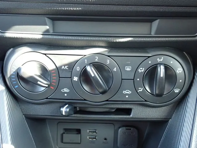 MAZDA2(マツダ)の車両写真