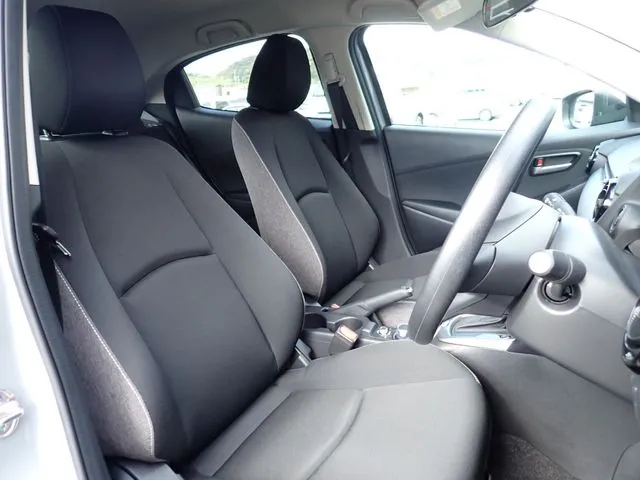 MAZDA2(マツダ)の車両写真