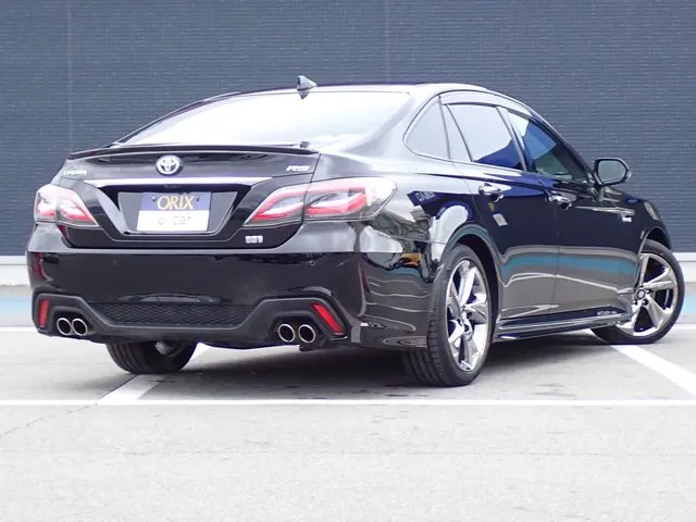 トヨタ　クラウン　セダン　ハイブリッド