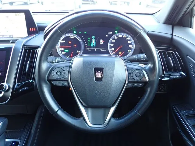 トヨタ　クラウン　セダン　ハイブリッド