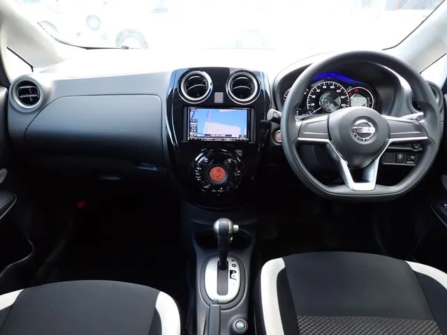 ノート（ニッサン）の車両写真