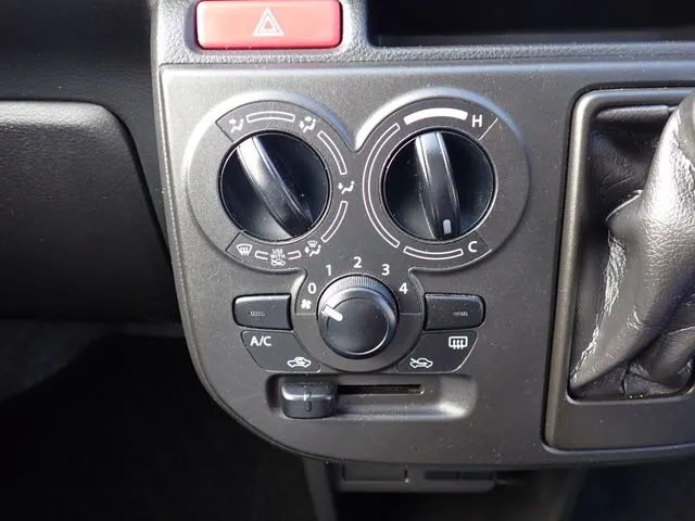 アルトバン（スズキ）の車両写真