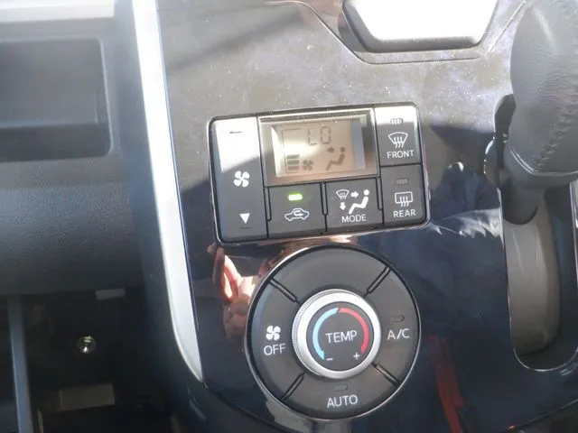 タント カスタム(ダイハツ)の車両写真