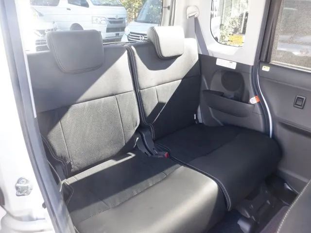 タント カスタム(ダイハツ)の車両写真