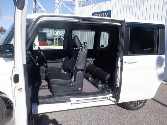 タント カスタム(ダイハツ)の車両写真