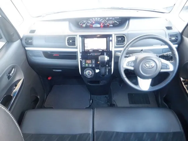 タント カスタム(ダイハツ)の車両写真