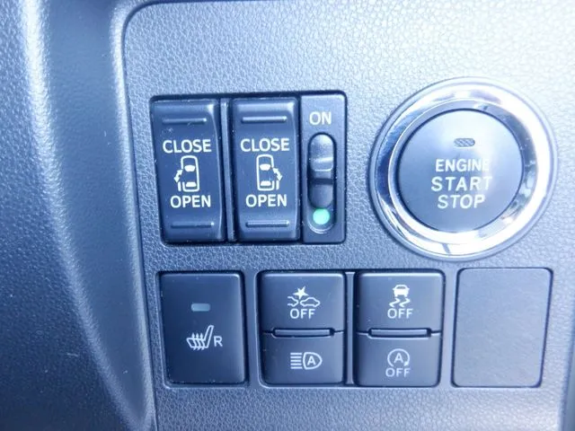 タント カスタム(ダイハツ)の車両写真