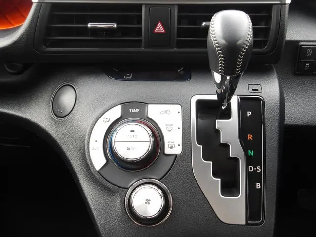 シエンタ(トヨタ)の車両写真