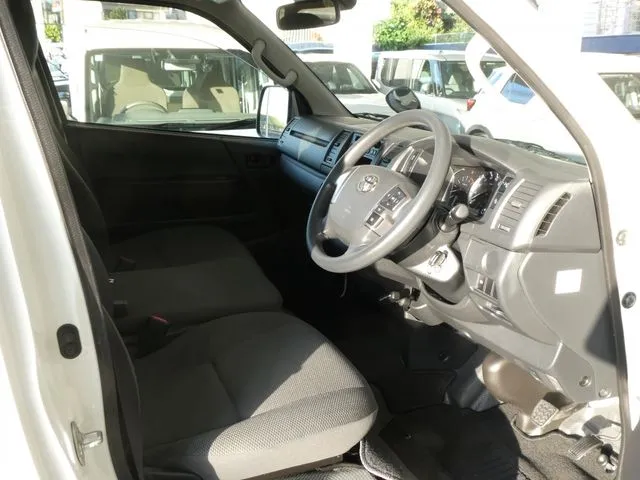 ハイエースバン　１．２５ｔ　２ＷＤ（トヨタ）の車両写真
