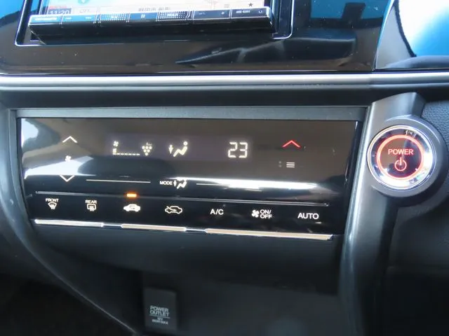 グレイス ハイブリッド(ホンダ)の車両写真