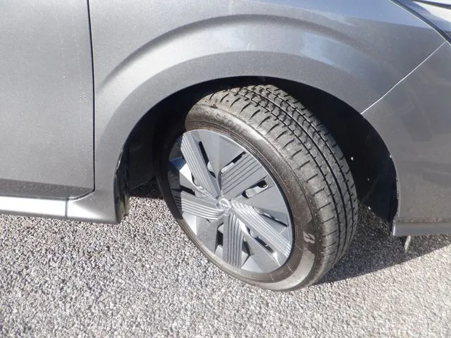 ノート 4WD(ニッサン)の車両写真