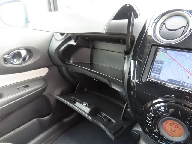 ノート 4WD(ニッサン)の車両写真