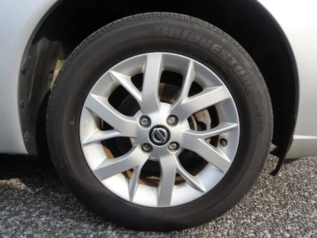 ノート 4WD(ニッサン)の車両写真