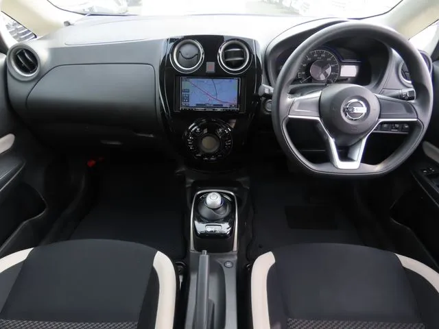 ノート 4WD(ニッサン)の車両写真