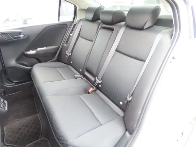 グレイス ハイブリッド 4WD(ホンダ)の車両写真