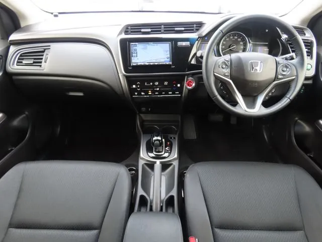 グレイス ハイブリッド 4WD(ホンダ)の車両写真