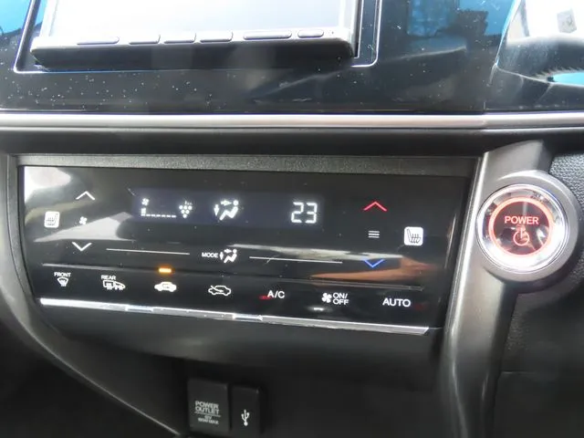 グレイス ハイブリッド 4WD(ホンダ)の車両写真