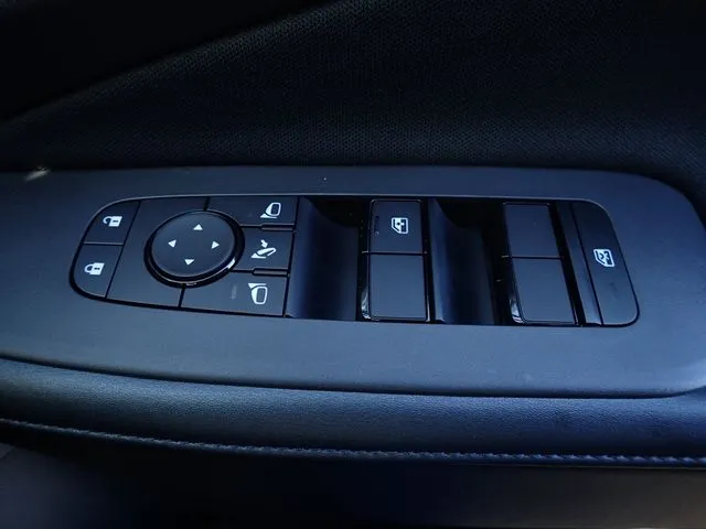 ニッサン ノート 4WD